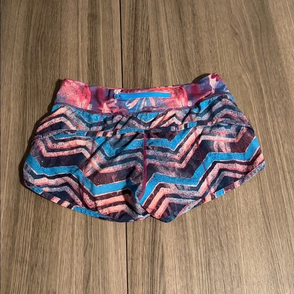 Ivivva by Lululemon Girls Size 12 Running Shorts Colorful Print Zip Pocket - Picture 2 of 12